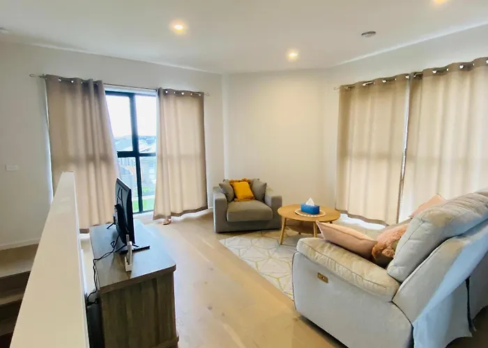 New 3 Bedroom Town House On Clyde